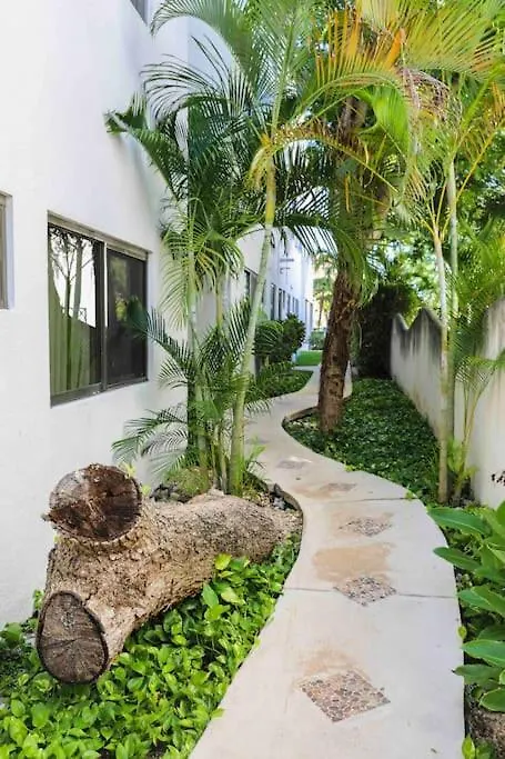 Lovely 2 Bdrm Condo In Gated Community & Pool View Playa del Carmen