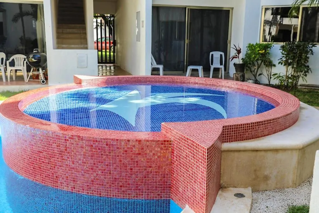Lovely 2 Bdrm Condo In Gated Community & Pool View Playa del Carmen
