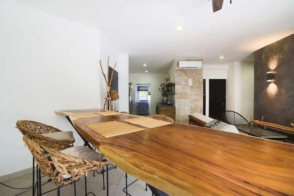 Lovely 2 Bdrm Condo In Gated Community & Pool View Playa del Carmen