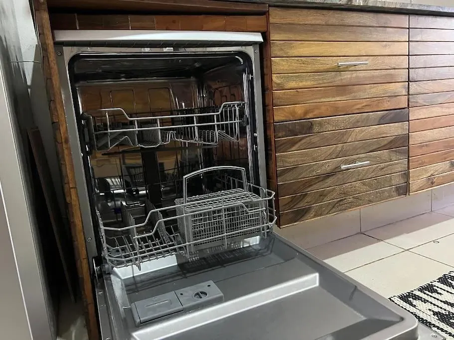 Lovely 2 Bdrm Condo In Gated Community & Pool View Playa del Carmen